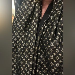Louis Vuitton Silk Monogram Shawl “So Glitter” Black and Gold